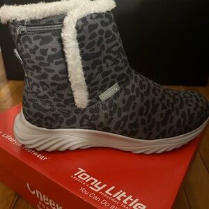 Chic Leopard Print Women's Boots